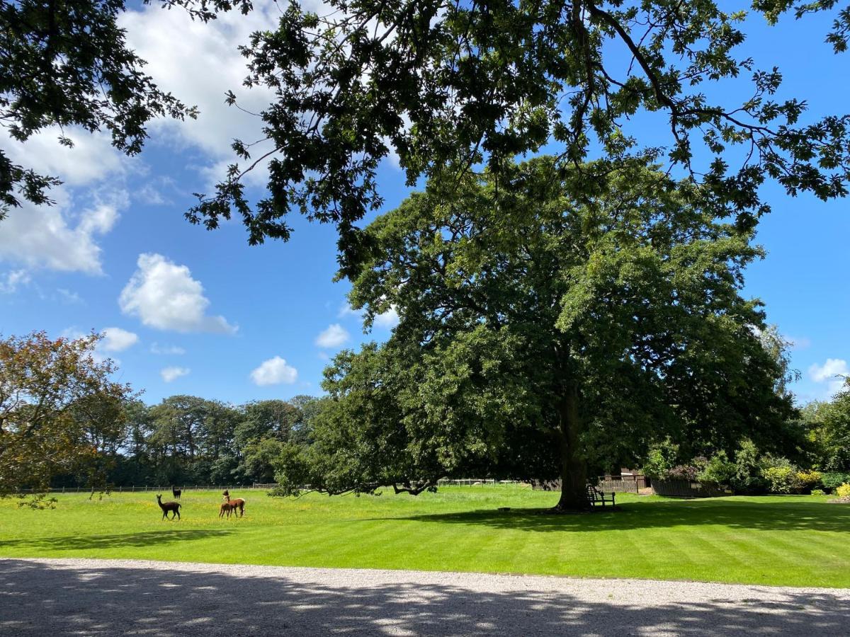 Singleton Lodge Country House Hotel Poulton-le-Fylde Экстерьер фото