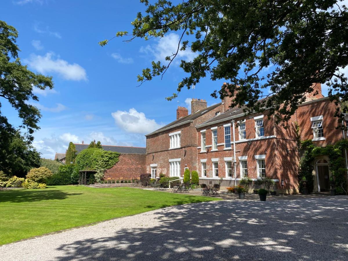 Singleton Lodge Country House Hotel Poulton-le-Fylde Экстерьер фото